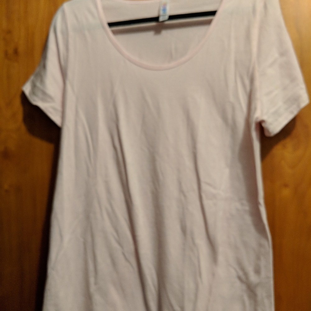 LuLaRoe solid Classic Tee size Large